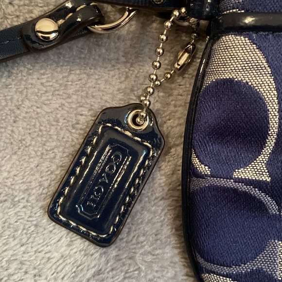 💙COACH💙Navy Blue Gallery Optic Signature Wristlet/EUC - Picture 3 of 7